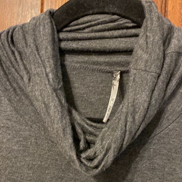 JC fits inc. gray sleeveless tunic. - Picture 8 of 9